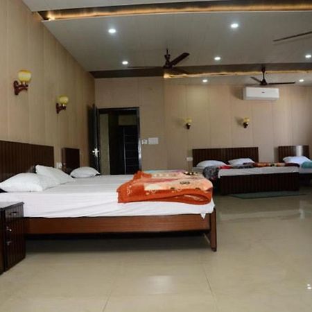 Krazy Hotel Haldwāni Екстериор снимка
