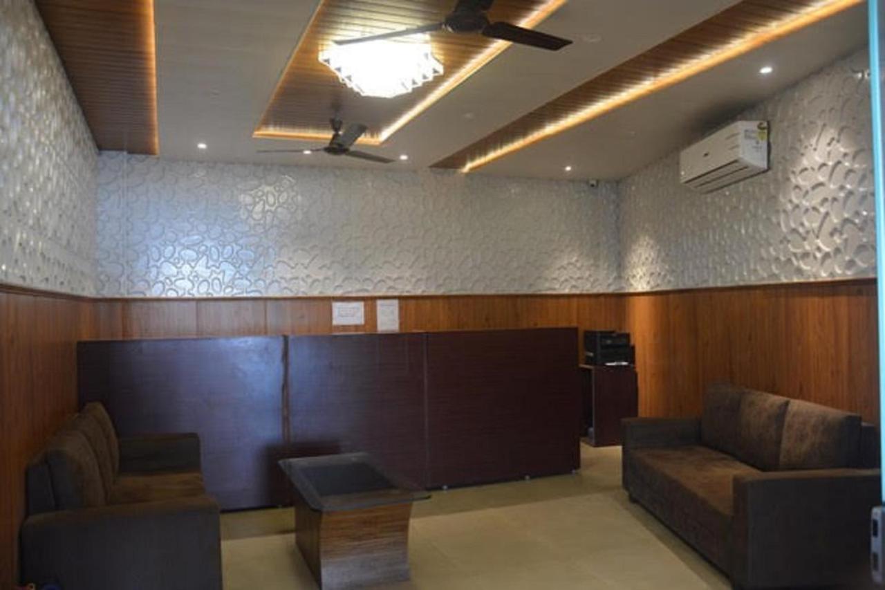 Krazy Hotel Haldwāni Екстериор снимка