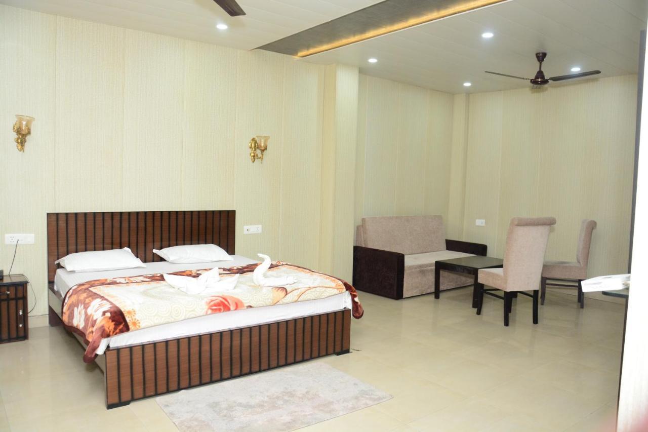 Krazy Hotel Haldwāni Екстериор снимка