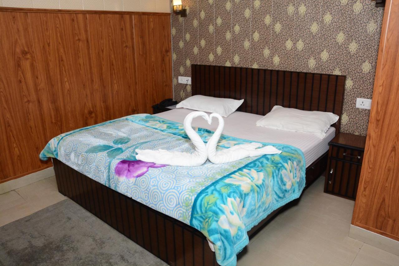 Krazy Hotel Haldwāni Екстериор снимка