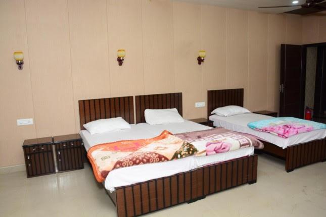 Krazy Hotel Haldwāni Екстериор снимка