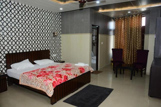 Krazy Hotel Haldwāni Екстериор снимка