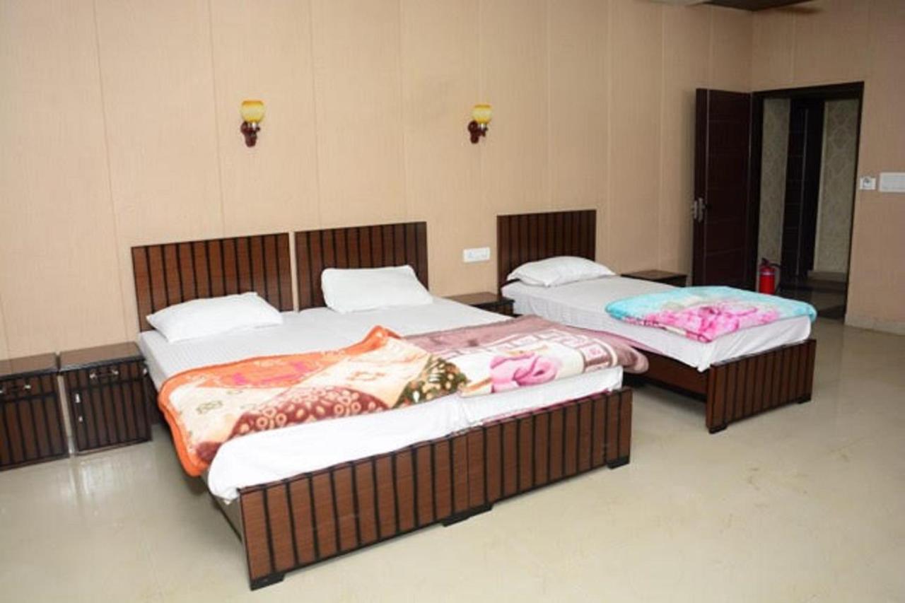 Krazy Hotel Haldwāni Екстериор снимка