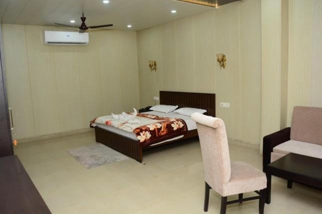 Krazy Hotel Haldwāni Екстериор снимка